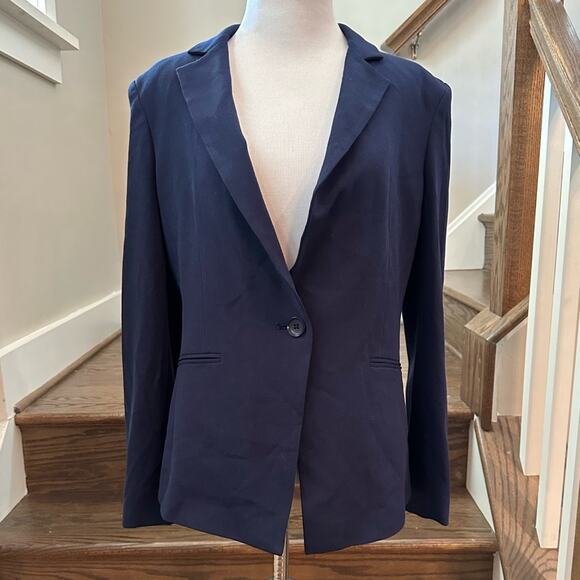 BCBGMaxAzria Jackets & Blazers - BCBG Maxazria Versatile Single Button Navy Blazer Size Medium